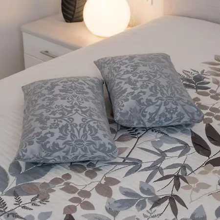 Daire Exclusive Milahomes By The Sea, Boot Mooring And Private Parking Mali Lošinj