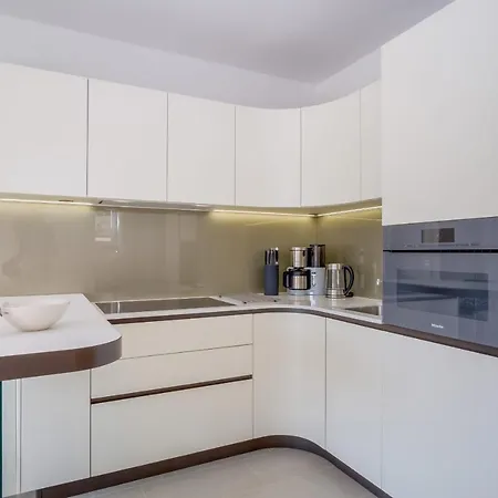 Exclusive Milahomes By The Sea, Boot Mooring And Private Parking Daire